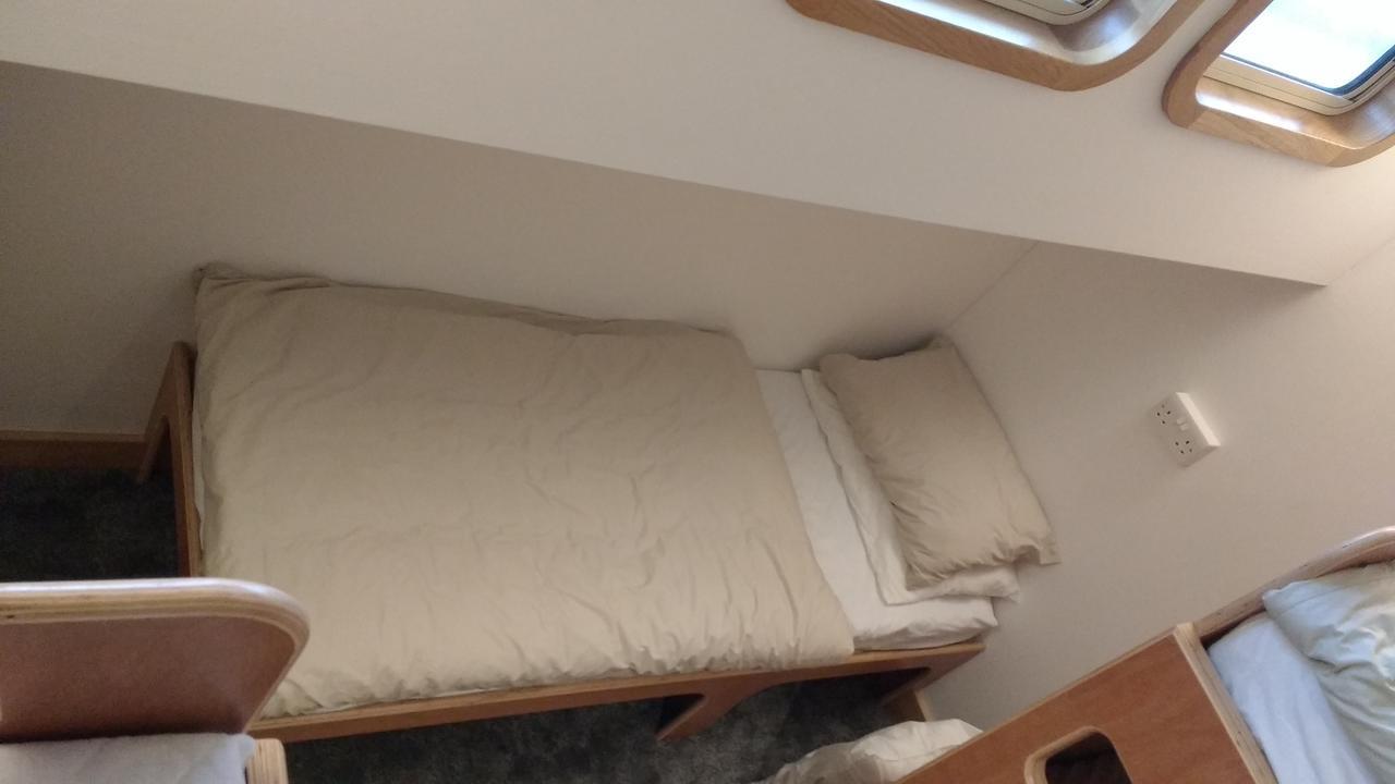 Kyle Blue - Bristol Harbour Luxury Hostel Boat Экстерьер фото