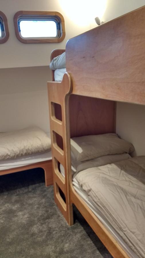Kyle Blue - Bristol Harbour Luxury Hostel Boat Экстерьер фото
