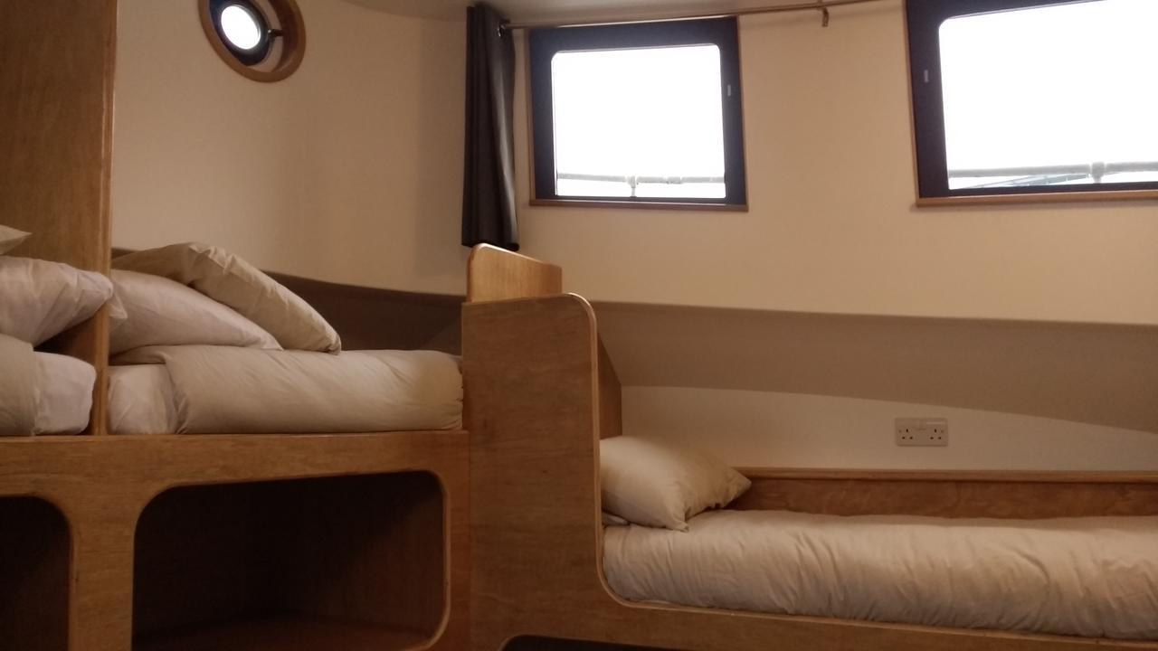 Kyle Blue - Bristol Harbour Luxury Hostel Boat Экстерьер фото